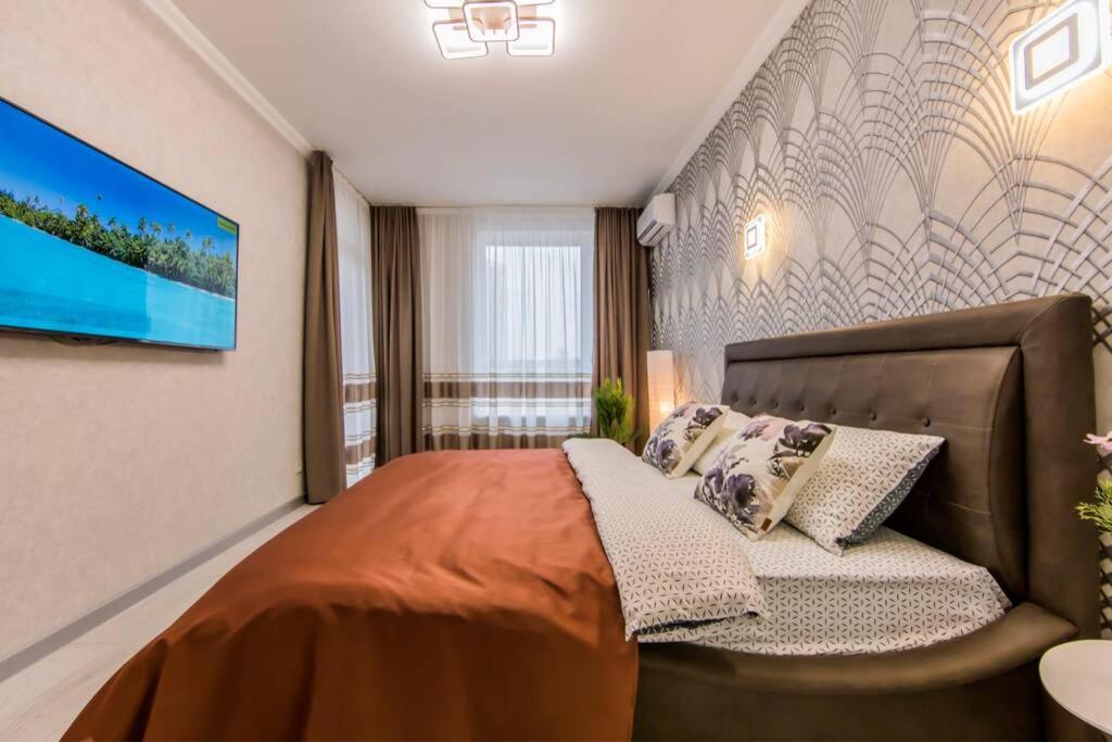 Новые Светлые Апартаменты Метро Славутич Kyiv Exterior photo