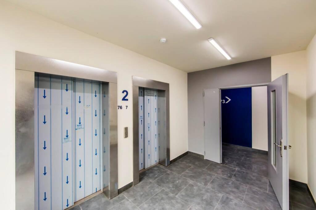 Новые Светлые Апартаменты Метро Славутич Kyiv Exterior photo