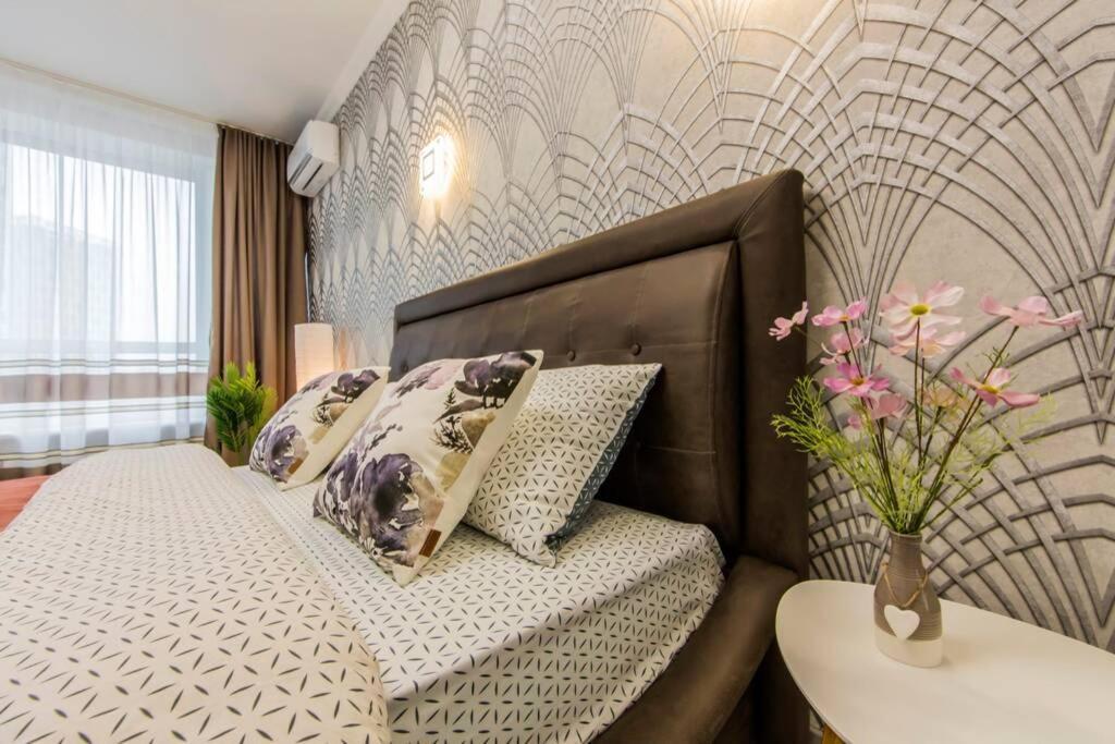 Новые Светлые Апартаменты Метро Славутич Kyiv Exterior photo