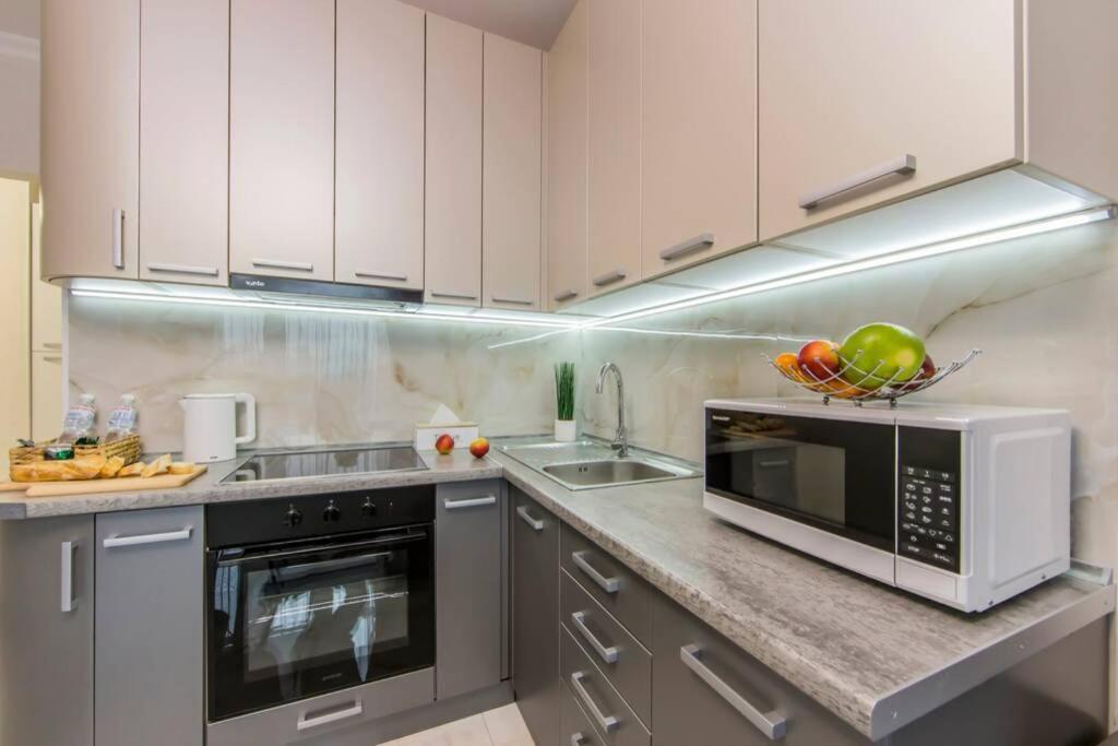 Новые Светлые Апартаменты Метро Славутич Kyiv Exterior photo