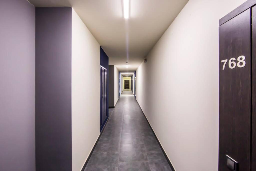 Новые Светлые Апартаменты Метро Славутич Kyiv Exterior photo